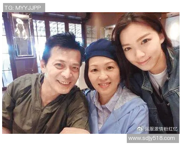 足球明星太太怀孕视频曝光幸福瞬间引发粉丝热议与祝福